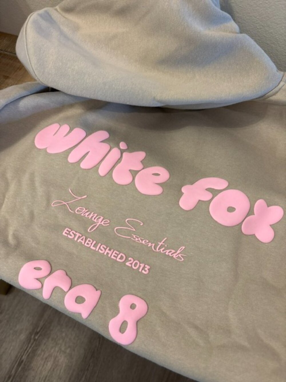 White Fox Era 8 Oversized Hoodie - Mooncake - Picture 3 of 4